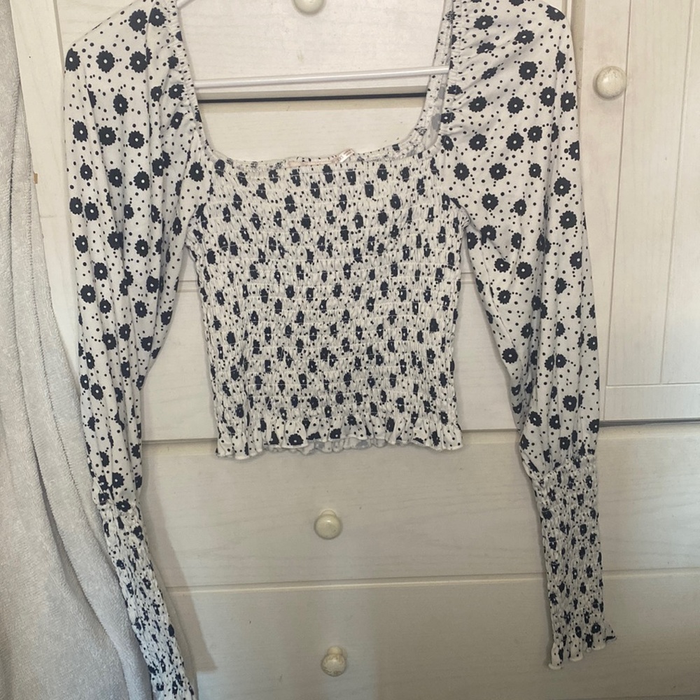 Black and white flower, long sleeve shirt